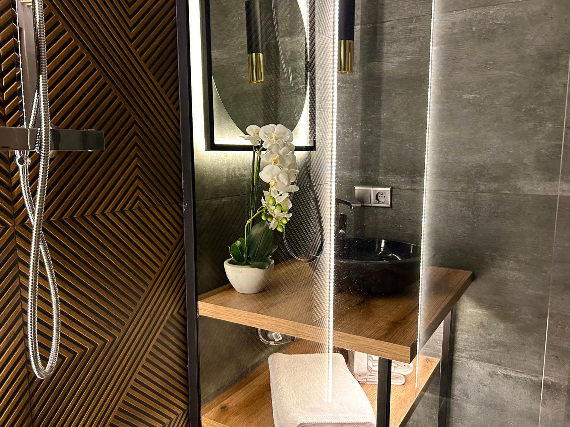 Leo Apartment Suite & Private Spa Zone - Old City Bratislava Exterior foto