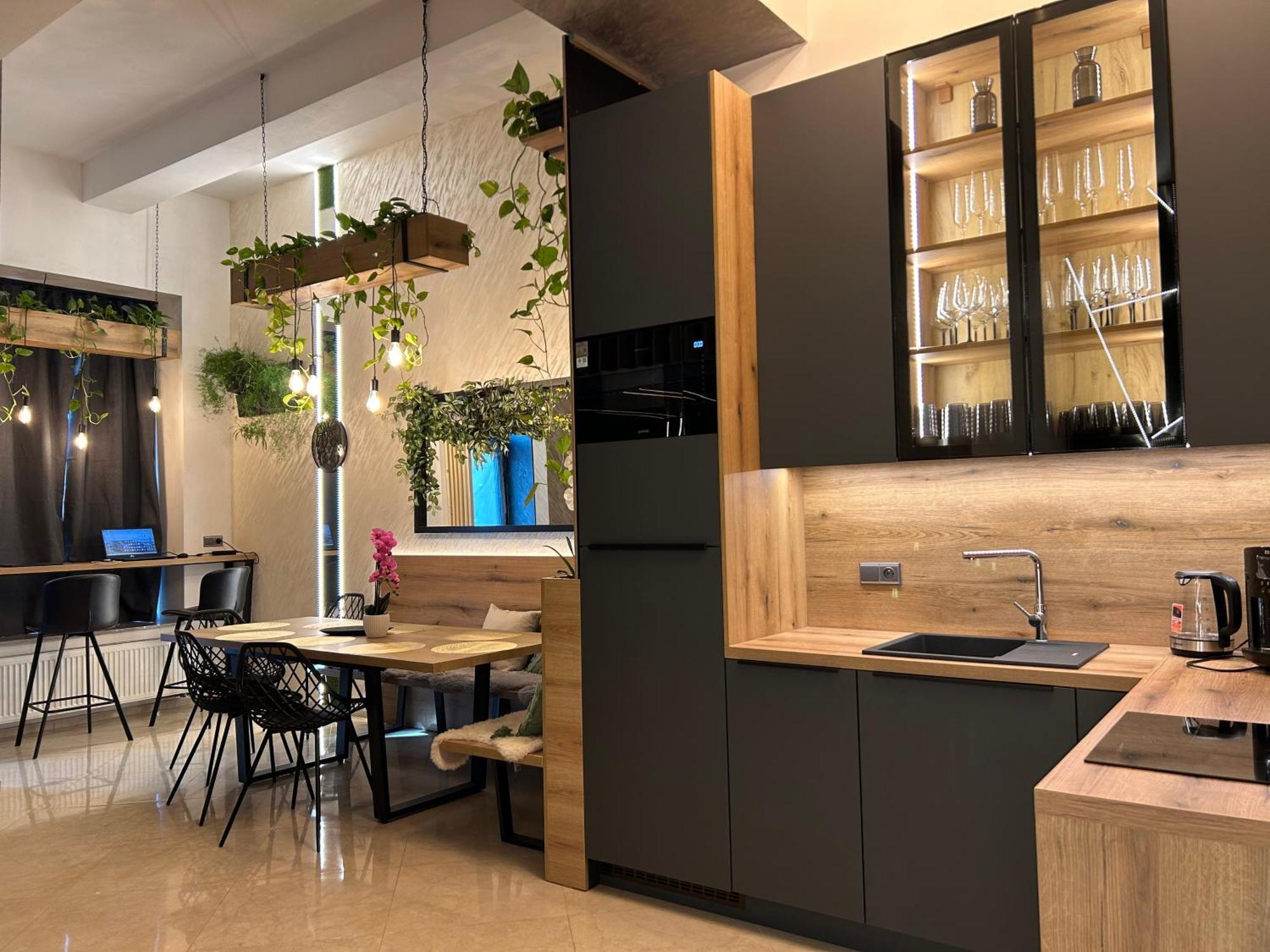 Leo Apartment Suite & Private Spa Zone - Old City Bratislava Exterior foto