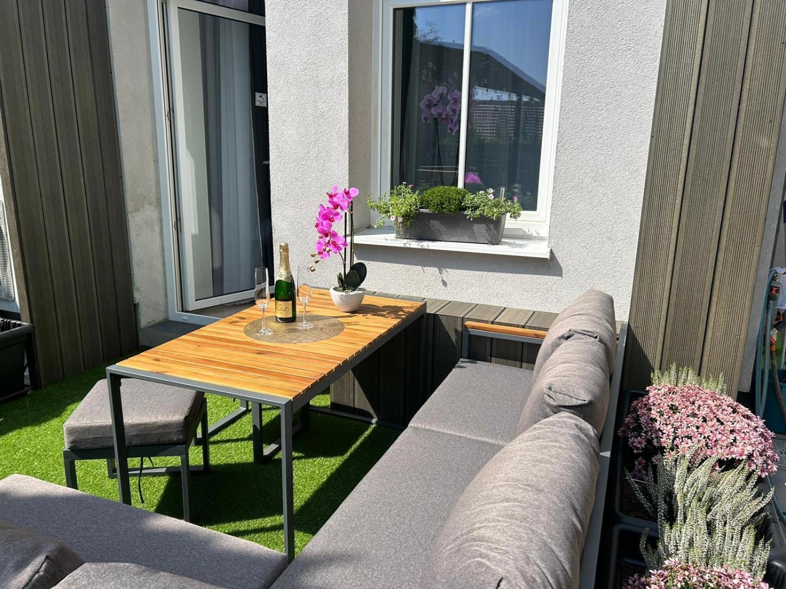Leo Apartment Suite & Private Spa Zone - Old City Bratislava Exterior foto